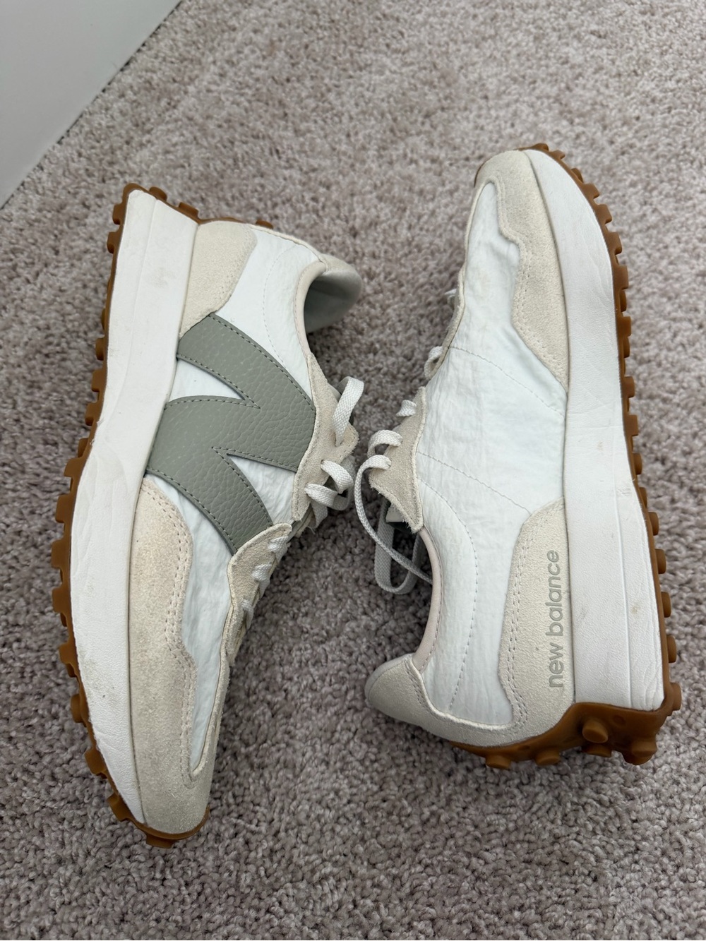 New Balance 327 in Linen/Sea Salt/Olive/Grey size 10 - Picture 4 of 9